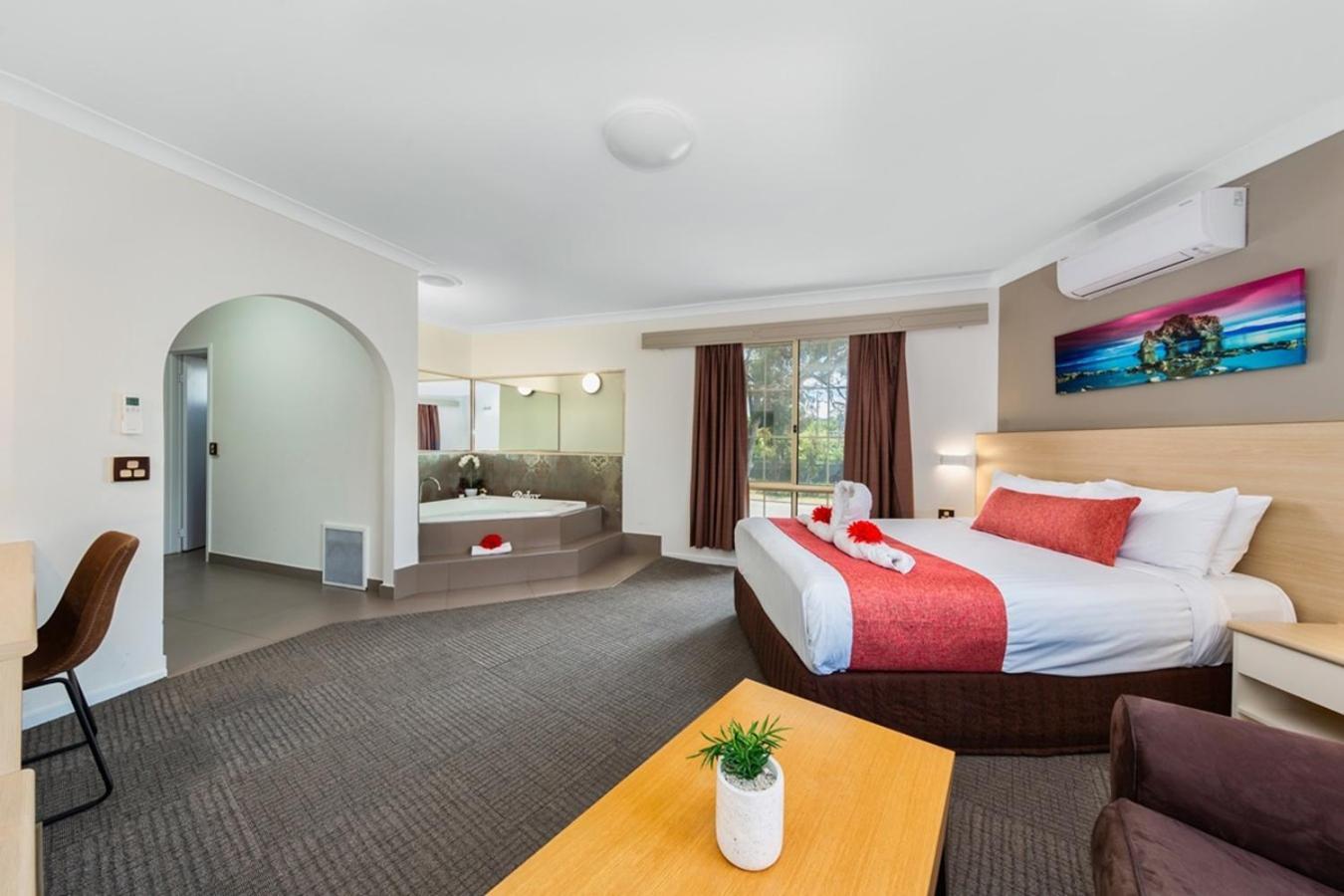 Hamilton'S Queanbeyan Motel Exterior photo